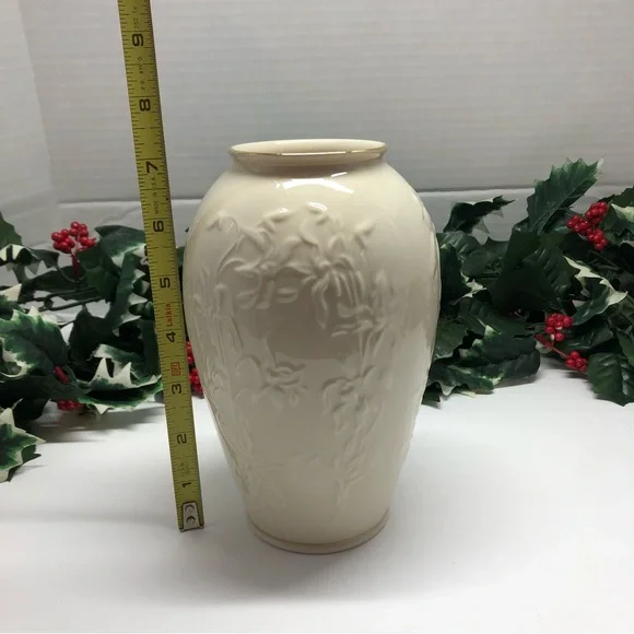 Lenox Ivory Porcelain 7.25”H Vase With Embossed Iris Flowers Good Trim EUC USA - Picture 7 of 9